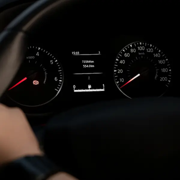 Jauge carburant pleine.