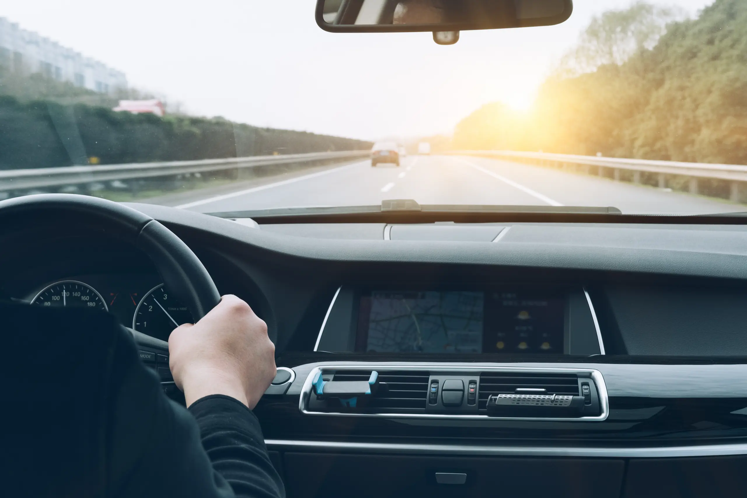 Conducteur professionnel au volant d’un véhicule.